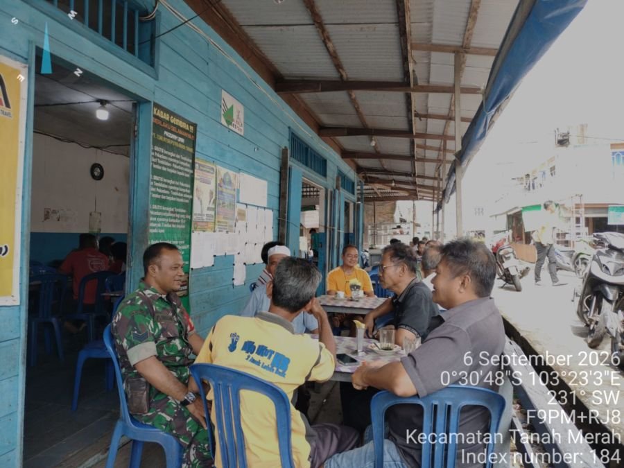 Serka P. Siregar Jaga Keakraban TNI-Rakyat Lewat Komsos di Tanah Merah