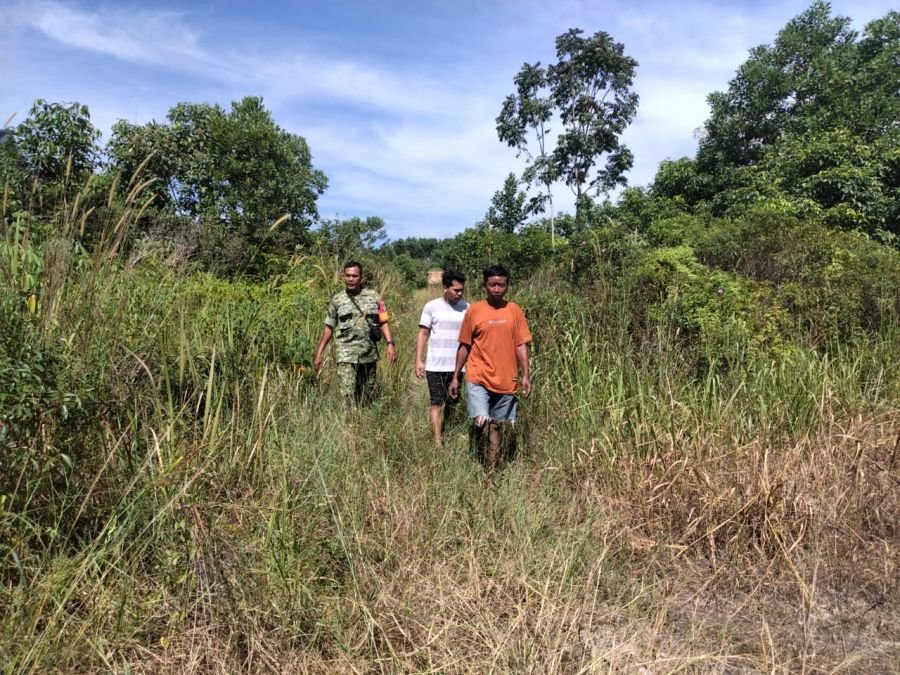 Serka Pardosi Pimpin Patroli Bersama Warga di Perawang Barat