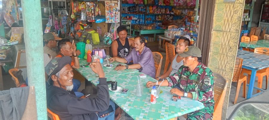Serka Rizal Nst Komsos ke Dusun Sigambang, Kedekatan Babinsa-Warga Semakin Solid