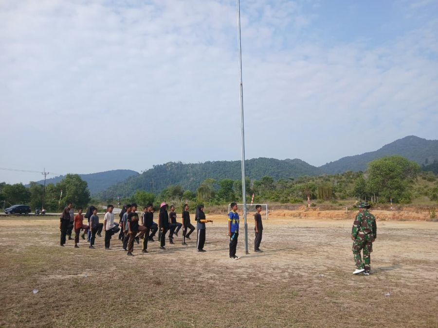 Serka Sarmo Gembleng Siswa Pongkar Jelang Upacara HUT Ke-81 RI