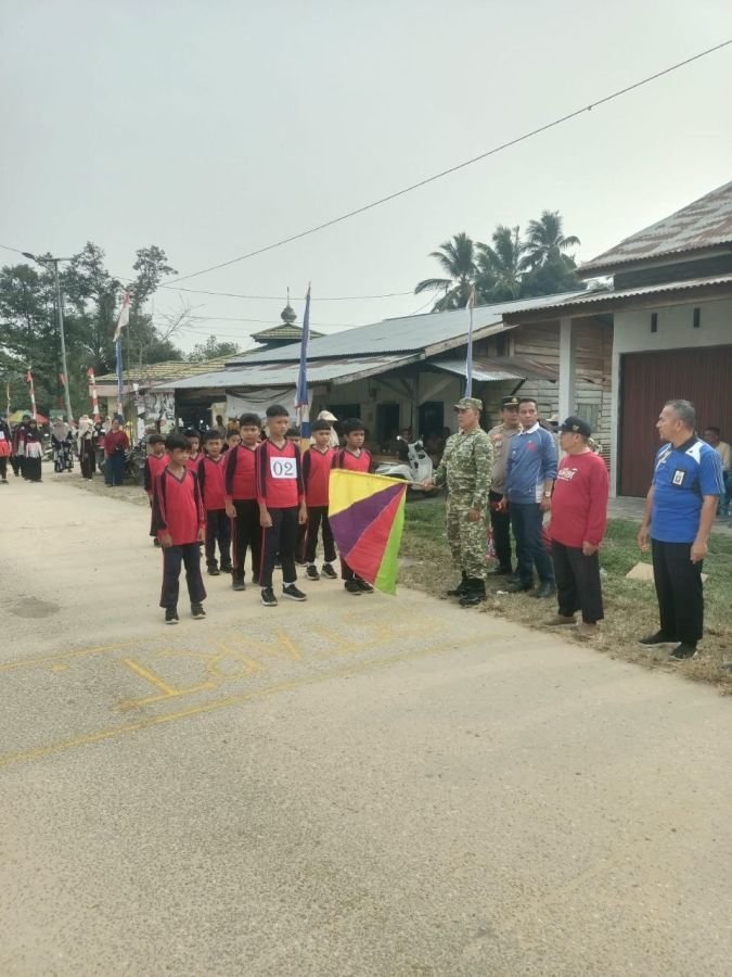 Serka Siwaidi Hadiri Lomba Gerak Jalan HUT RI ke-81 di Muara Lembu