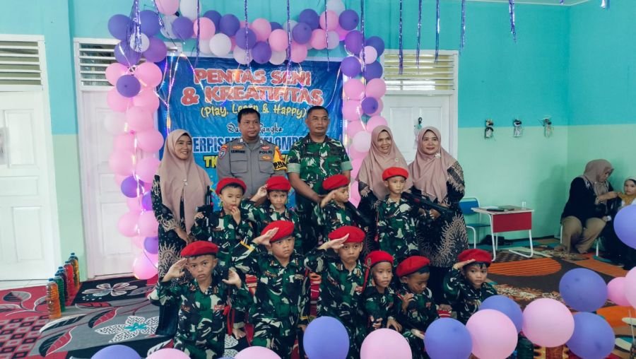Serma Cipto Wibowo Babinsa Koramil 01/Bkn Hadiri Pelepasan Siswa TK 011 Permata Ku Desa Merangin