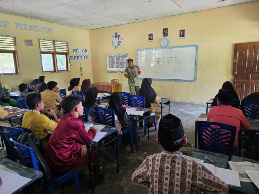 Serma Epriadi Perkuat Nasionalisme Pelajar di MTs Bahrul Ulum