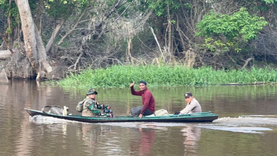 Serma Hendri Simamora Pimpin Patroli Karhutla Sepanjang Sungai Medang