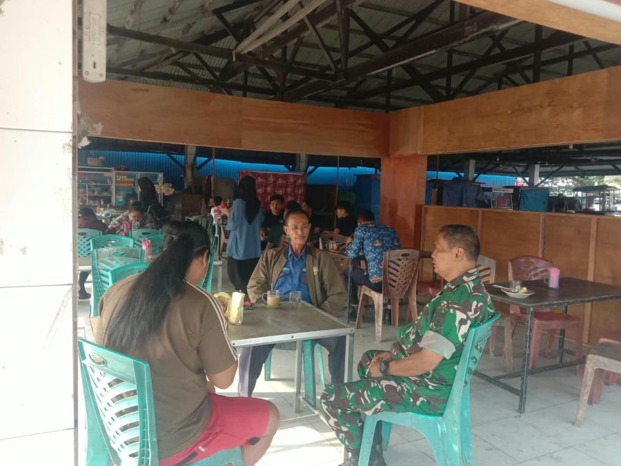 Serma Nuryadi Babinsa 01/Tembilahan Aktif Gali Informasi Warga Tembilahan Kota Lewat Komduk