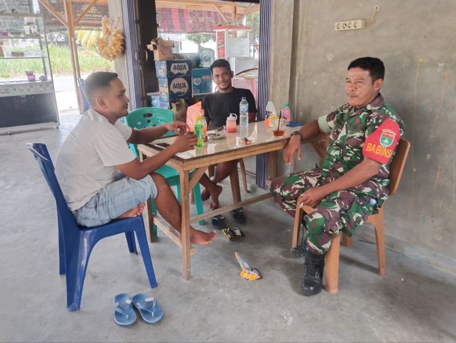 Serma Teni Maldes Jalin Komunikasi Aktif Bersama Warga Desa Binaan