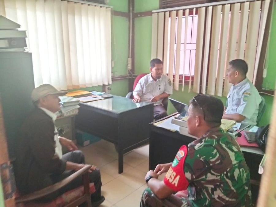 Sertu Abd. Ali Sabri Babinsa 01/Tembilahan Aktif Koordinasi, Situasi Desa Pulau Palas Jadi Bahasan
