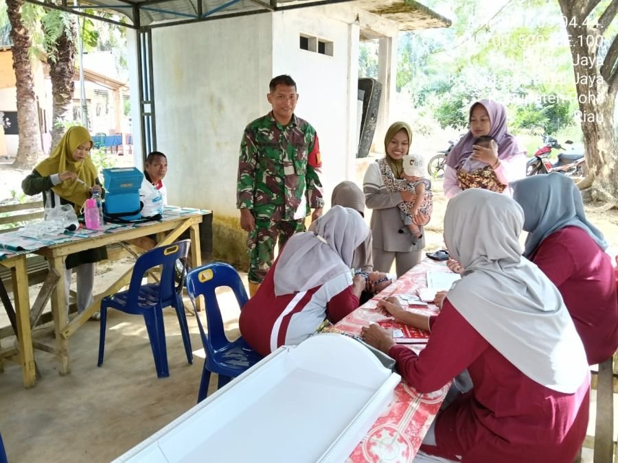 Sertu Abis Samma Babinsa Koramil 0321-03/Bgs Rohil Berikan Pendampingan Posyandu