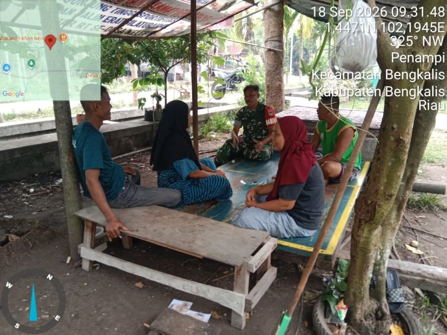 Sertu Amroni giat melaksanakan Komsos Kampung Pancasila