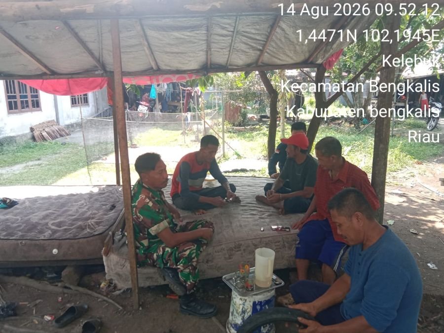 Sertu Amroni Laksanakan Komsos di Desa Kelebuk, Kecamatan Bengkalis