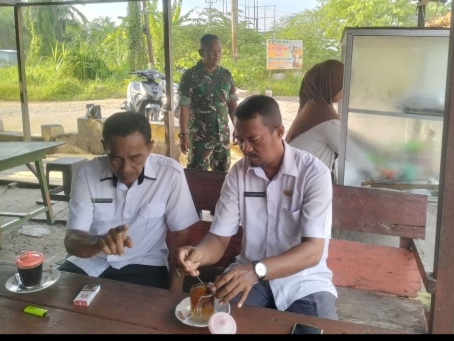 Sertu Andi Jusilah Cek Usaha Mie Ayam Warga, Komitmen Koramil Bangko Geliatkan Ekonomi Rakyat