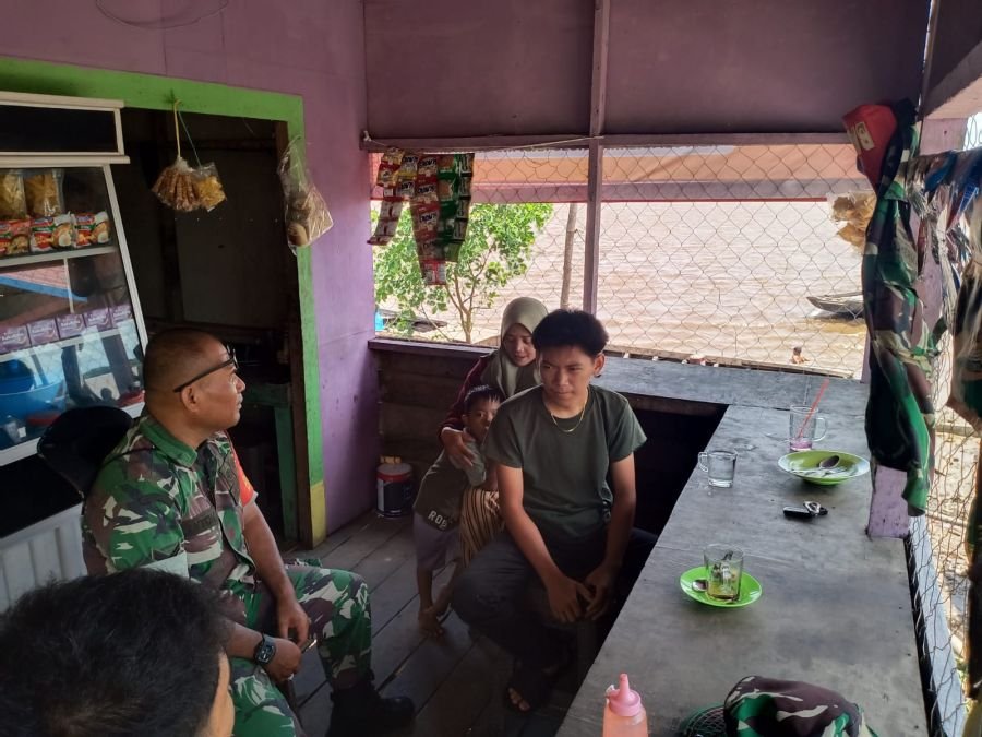 Sertu Anton Babinsa 01/Tembilahan Dorong UMKM Tembilahan Tetap Produktif dan Jaga Keamanan