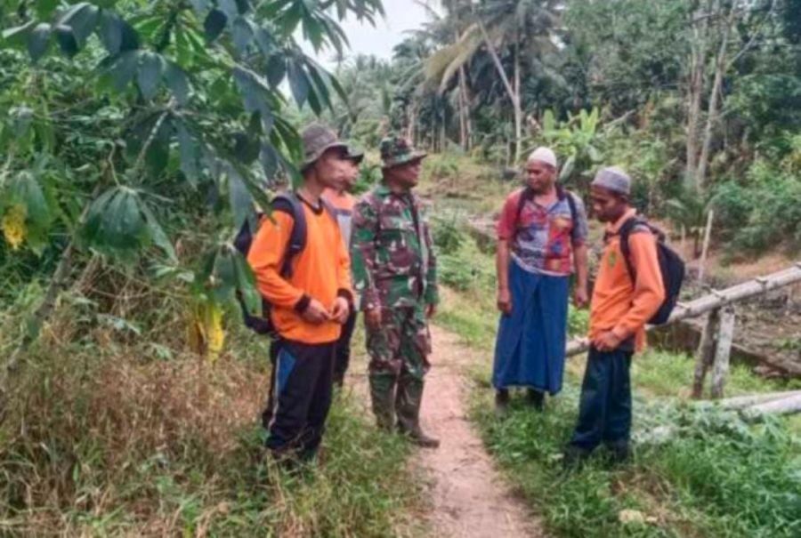 Sertu Anton Babinsa 01/Tembilahan  Dorong Warga Tembilahan Hilir Cegah Kebakaran di Musim Kemarau