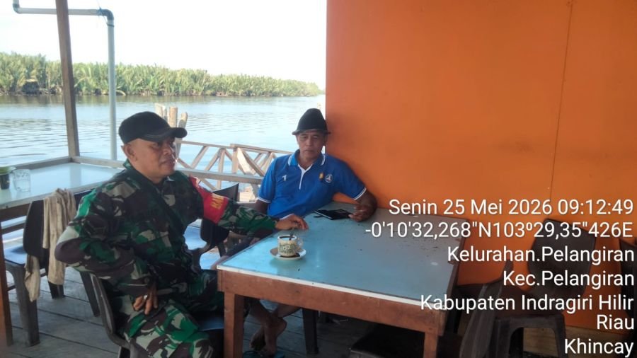 Sertu Dodi Eka Putra tingkatkan kemanunggalan TNI dengan melaksanakan pengawasan SDM bersama warga