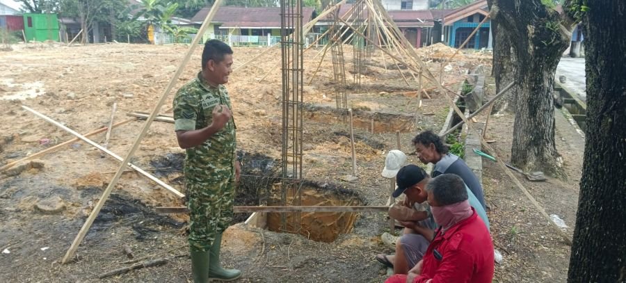 Sertu Firman Melaksanakan Sosialisasi bersama Tukang KDMP