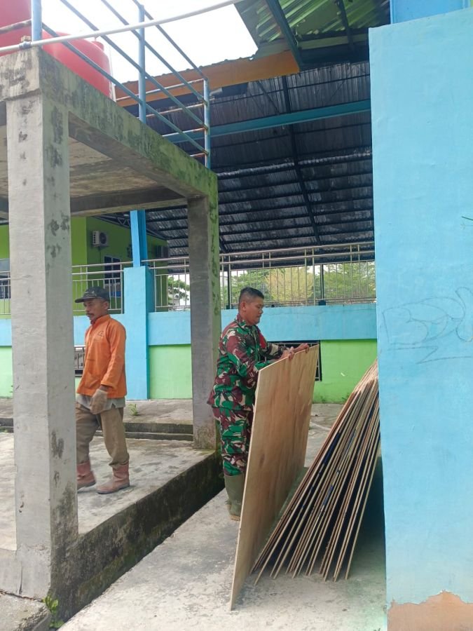 Sertu Firman S. Sihotang Melakukan Pengawasan Pembangunan KDKMP