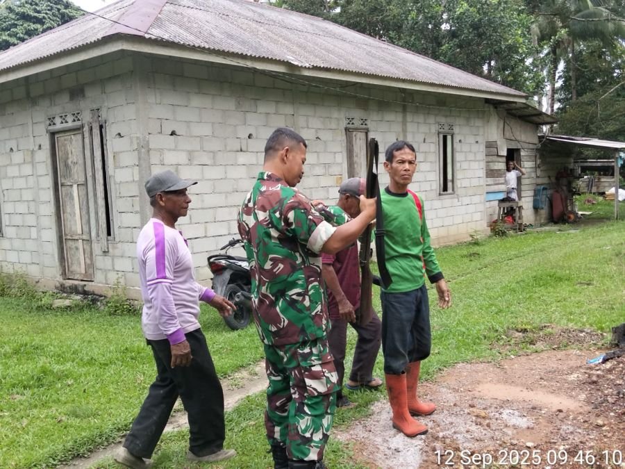 Sertu Hermanto Turun Lapangan, Ingatkan Risiko Berburu Tupai
