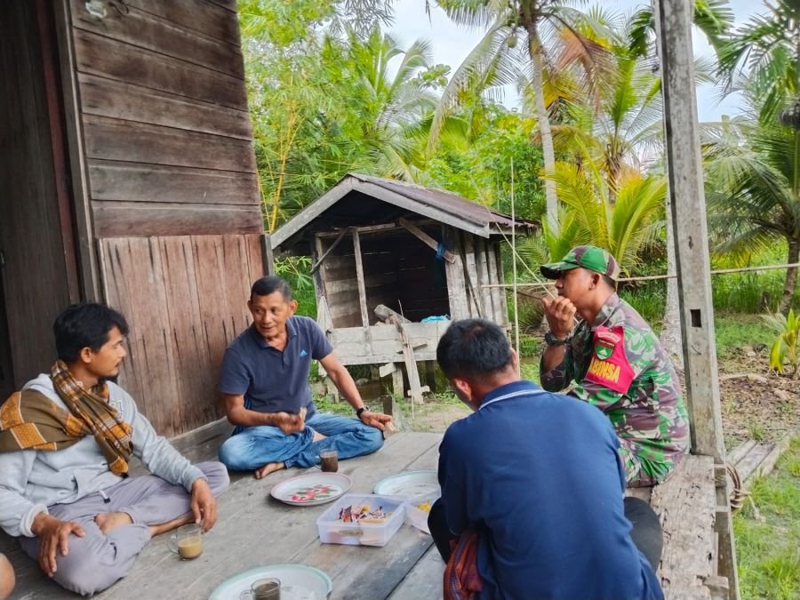 Sertu Johansah, Babinsa Koramil 07/Reteh Awasi SDM dan Perkuat Komsos di Desa Binaan