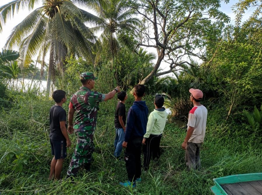 Sertu Johansah: Jaga Lingkungan Bersama Untuk Minimalisir Karhutla di Desa Sanglar