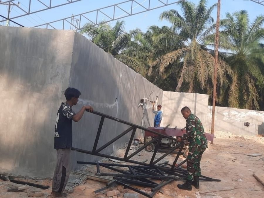 Sertu Junaidi Lakukan Pengawasan Intensif Pembangunan KDKMP di Desa Bringin
