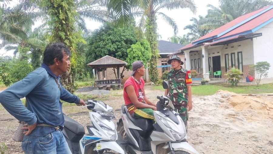 SERTU MARBUN LAKSANAKAN KOMUNIKASI SOSIAL DI DESA BANDUR PICAK