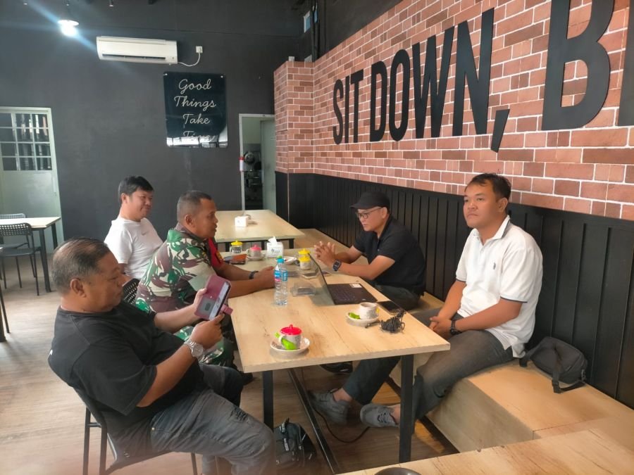Sertu Mujahid Perkuat Kedekatan dengan Tokoh Masyarakat Baran Timur