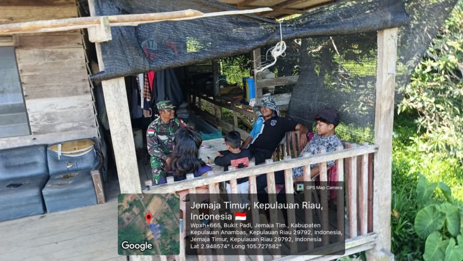Sertu Olih Solih Jalin Silaturahmi dengan Petani Poktan Tunas Karya di Desa Bukit Padi
