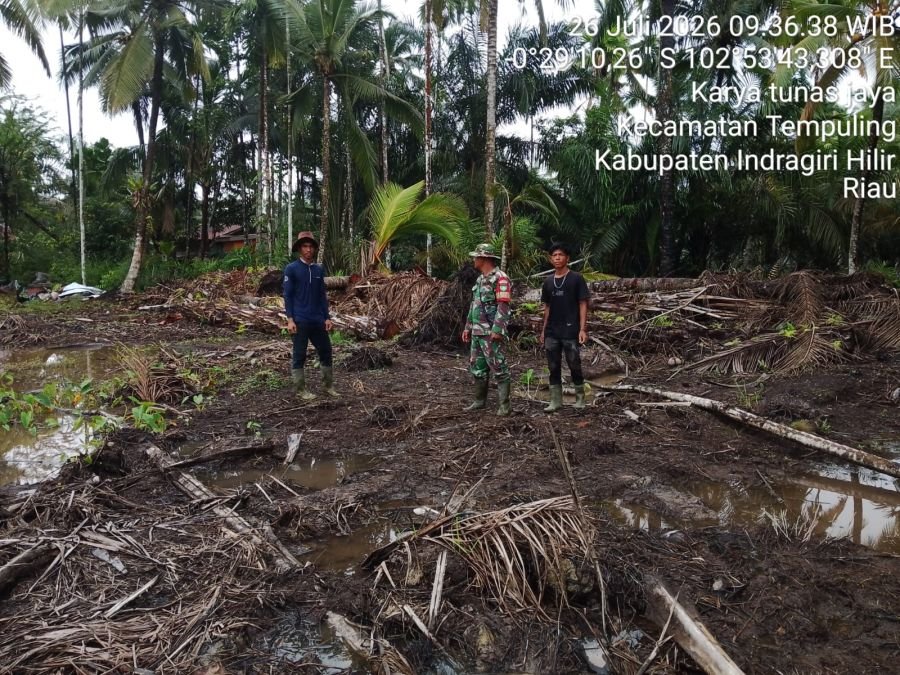 Sertu Pardamaean Gandeng Warga Perkuat Patroli Tapal Batas Karya Tunas Jaya