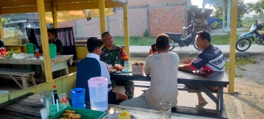 Sertu Purwanto Laksanakan Komunikasi Sosial Bersama Masyarakat Binaan di Desa Pulau gadang