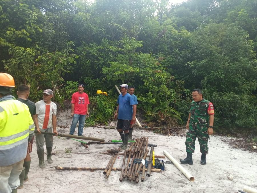 Sertu Ramlan Bergerak Cepat Bantu Warga Lingga yang Kesulitan Air Bersih