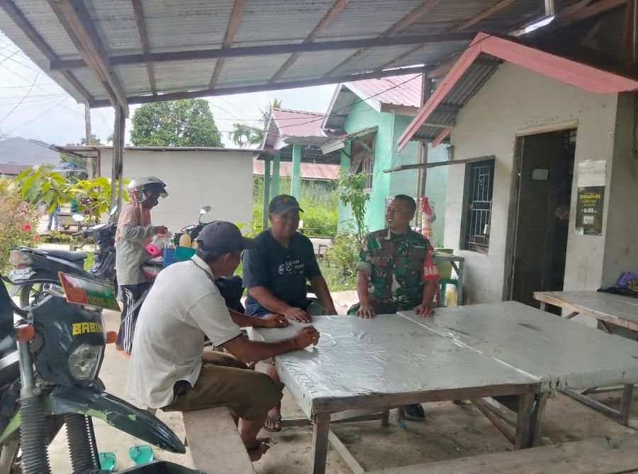 Sertu Suratno Babinsa Koramil 01/Tembilahan Intensifkan Pembinaan dan Deteksi Dini Wilayah