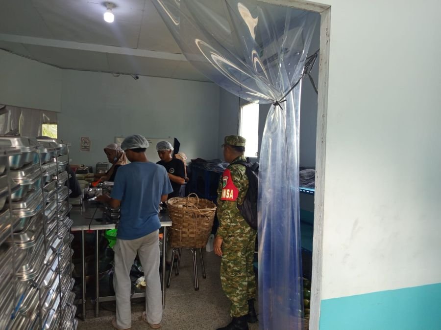 Babinsa Pantau Distribusi MBG di Natuna, Laporan Catat 2.421 Porsi