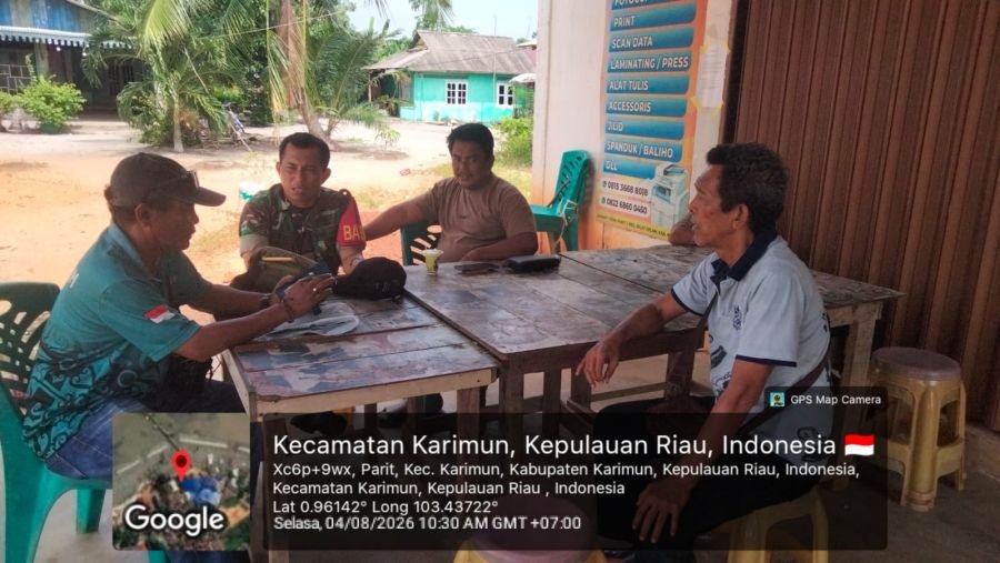 Sertu Taufik Ajak Warga Desa Parit Siapkan Gotong Royong HUT RI