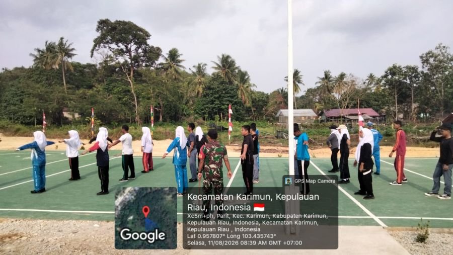 Sertu Taufik Gembleng Paskibraka SMA Negeri 1 Selat Gelam