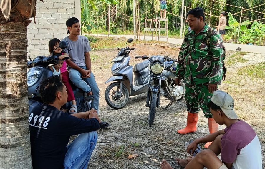 Sertu Wahirman Sambangi Warga Sukarjo Mesim, Komsos Jadi Penguat Sinergi