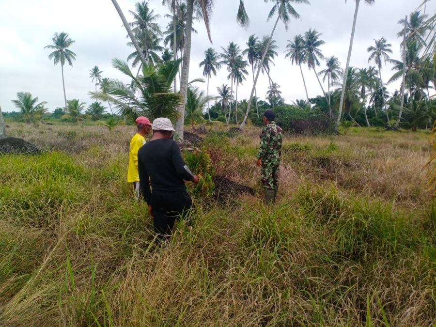 Sertu Zulkarnain Harahap bersama MPA Desa Melai Siap Cegah Karhutla