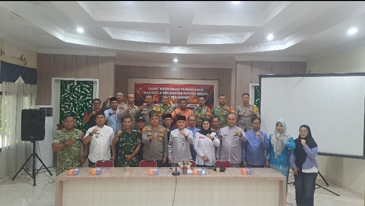 Siaga Karhutla! Babinsa Koramil 03/Senapelan Perkuat Barisan Bersama TNI-Polri dan Masyarakat.