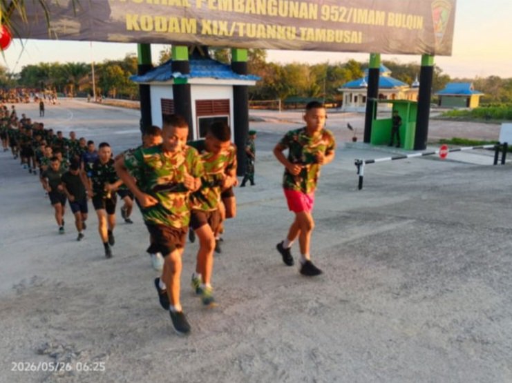 Siap Hadapi Tekanan Tugas, Prajurit Yonif TP 952/IB Jalani Lari Interval Ketat