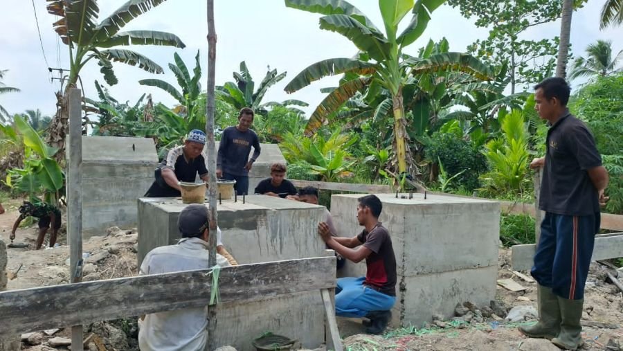 Siap Komandan ????  
Dari foto ini kegiatannya *perapian dan finishing abutment pondasi Jembatan Perin