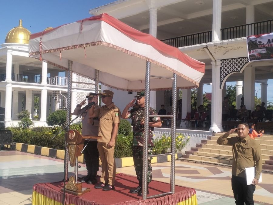 Siap Tempur Lawan Karhutla, Dandim 0321/Rohil Terjunkan 1 SST Dalam Apel Gabungan
