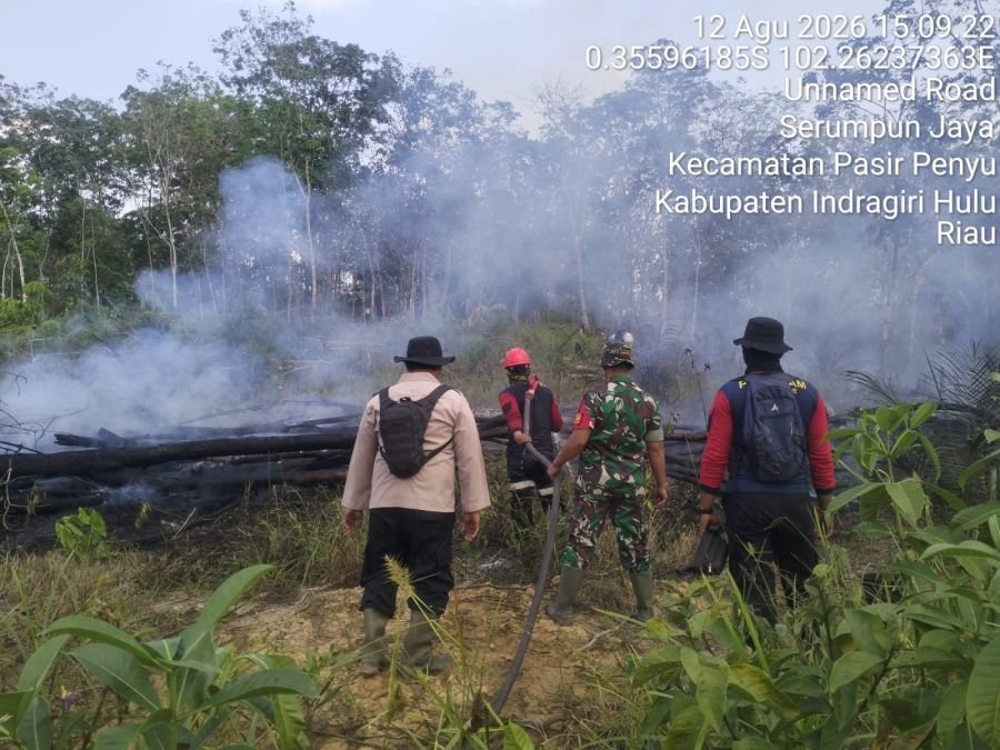 Sigap Tangani Karhutla, Gabungan Personel Padamkan Api di Desa Serumpun Jaya