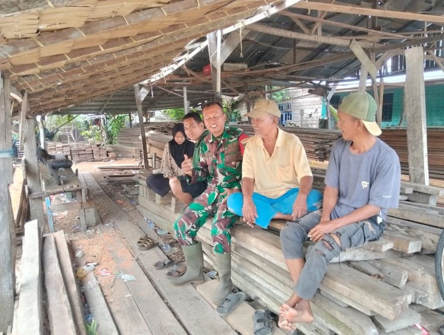 Sinergi Babinsa 01/Tembilahan Sertu Suratno dan Mitra Karib Jadi Penguat Keamanan Wilayah