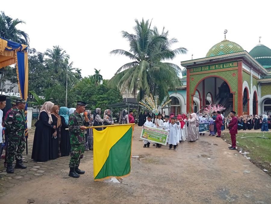 Sinergi Babinsa 07/Reteh dan Forkopimcam Sukseskan Pawai Akbar Sambut Tahun Baru Islam 1448 H