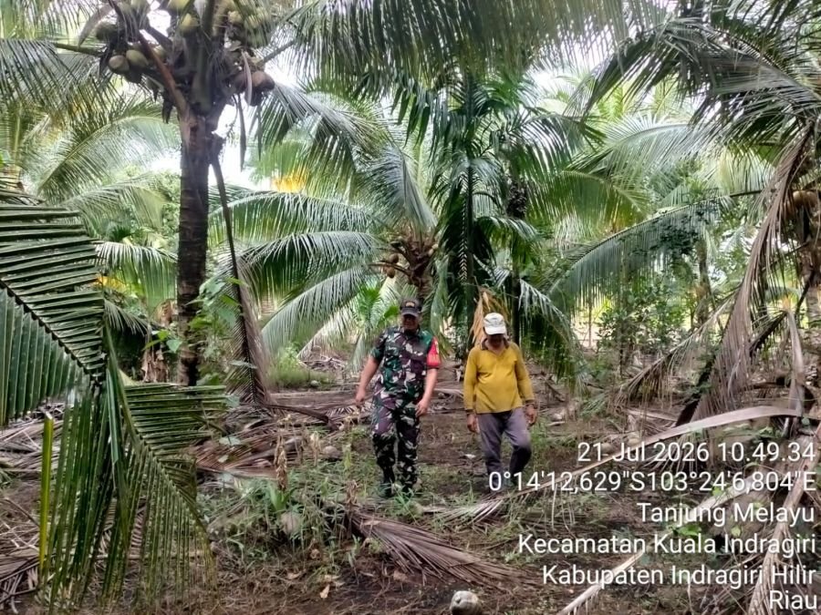Sinergi Babinsa 04/Kuindra dan Warga Jaga Desa Tanjung Melayu Bebas Karhutla
