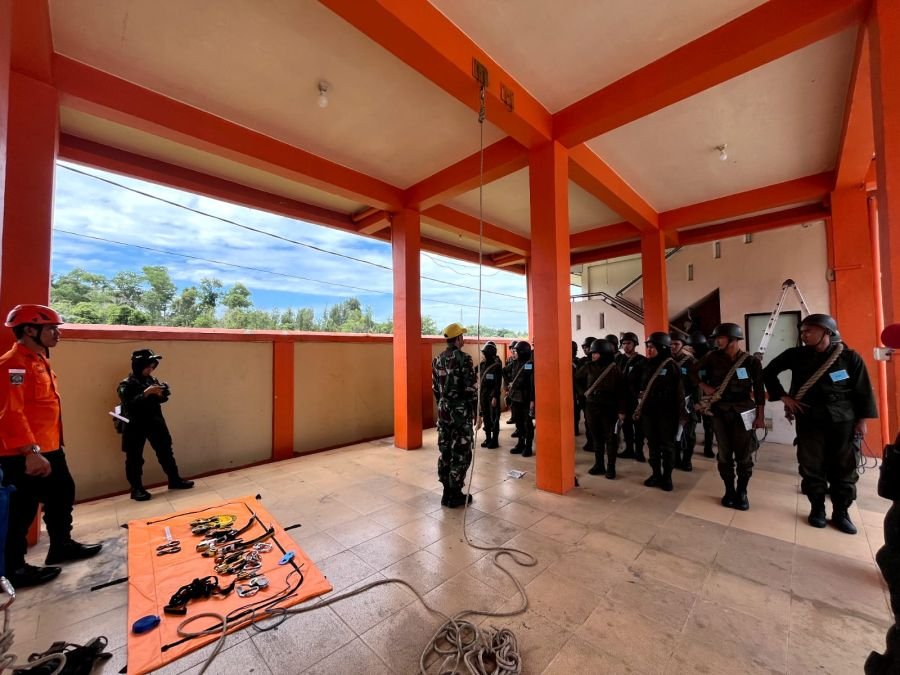 Sinergi Babinsa dan Basarnas, Menwa UNRI Dibekali Keterampilan Dasar SAR