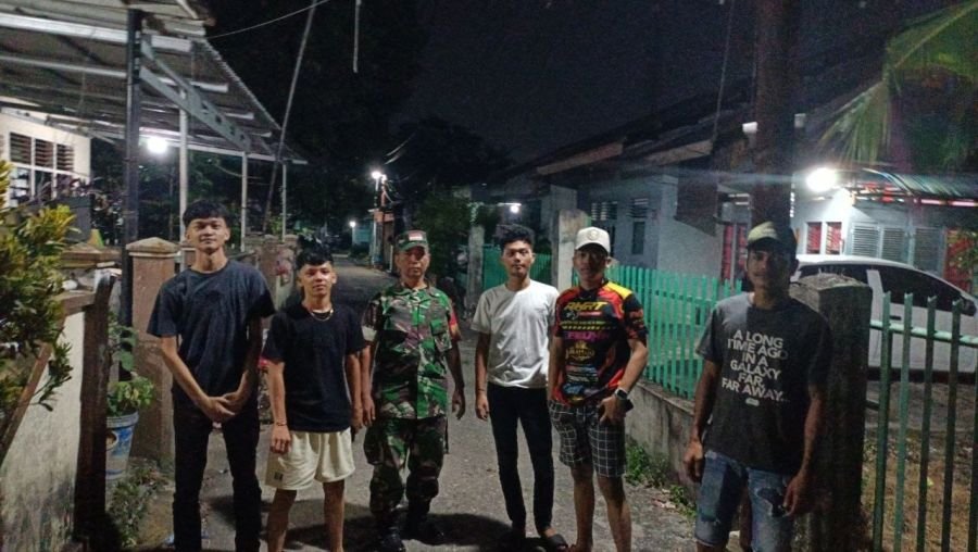 Sinergi Babinsa dan Pemuda Perkuat Keamanan Lingkungan Lewat Patroli Malam