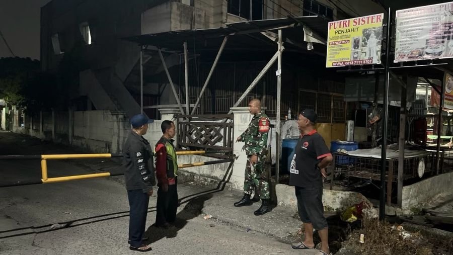 Sinergi Babinsa dan Warga Perkuat Kamtibmas Lewat Ronda Malam di Labuh Baru Timur