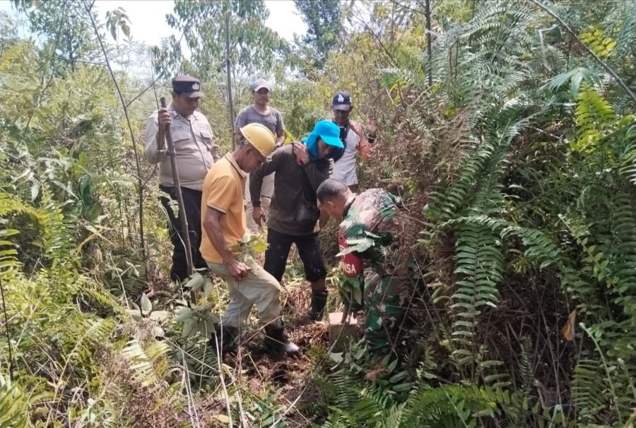Sinergi Babinsa Koramil 04/Dabo, Kodim 0315/TPI Polri dan Pemdes Resang Tinjau Tapal Batas Wilayah d