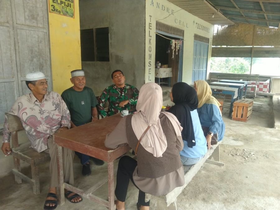 Sinergi Dengan Tokoh Masyarakat Pulau Kecil, Sertu Bendri A Perkuat Komsos Untuk Kepentingan Bersama