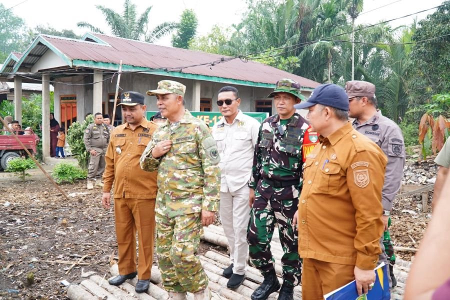 Sinergi Membangun Desa, Bupati dan Dandim Tinjau Sasaran RTLH TMMD ke-130 di Desa Kuala Lemang